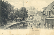 1869 Gezicht op de Oudegracht te Utrecht uit het zuidoosten met rechts de Werf aan de Twijnstraat.N.B. De straatnaam ...